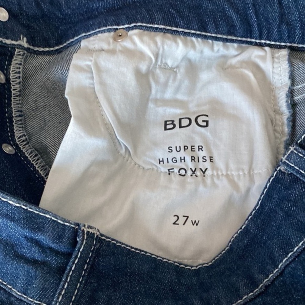 BDG Super High Rise FOXY Jean Denim Shorts Womens Size 27W Cuffed Button Fly - Picture 10 of 10